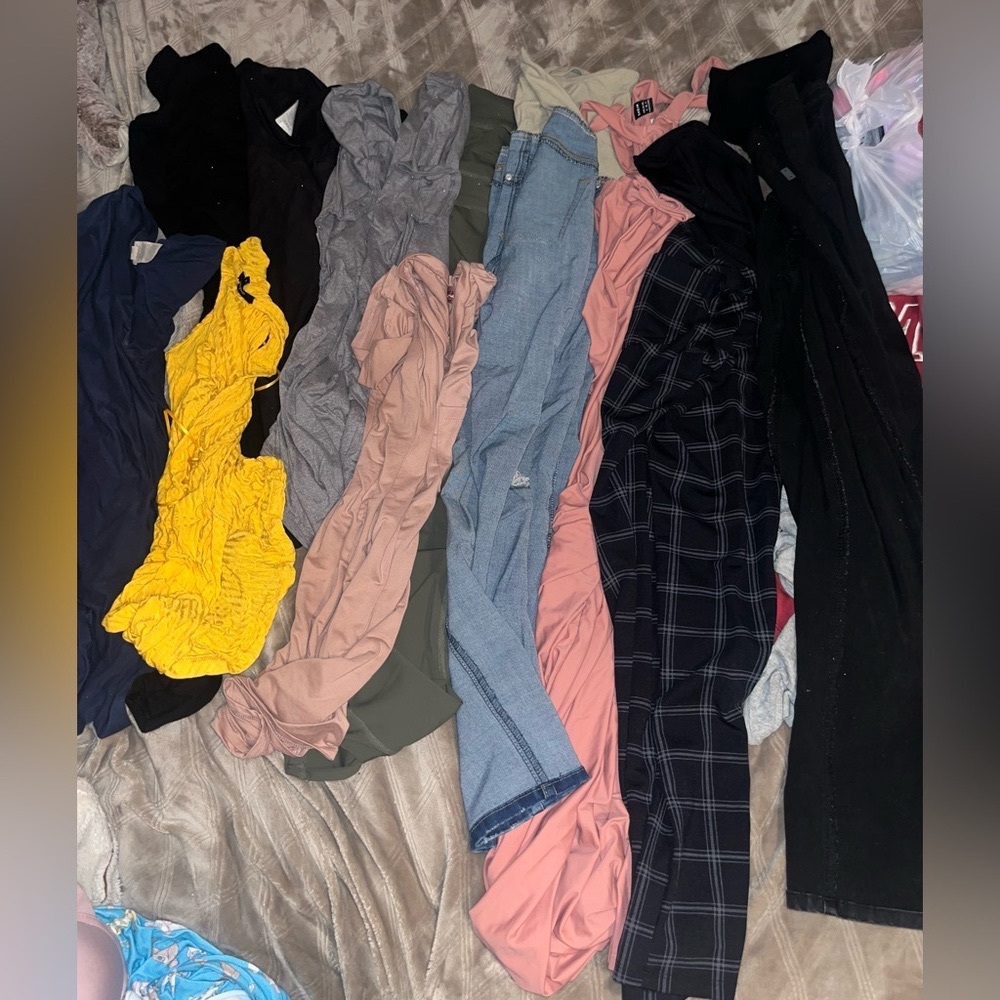 Maternity clothes bundle